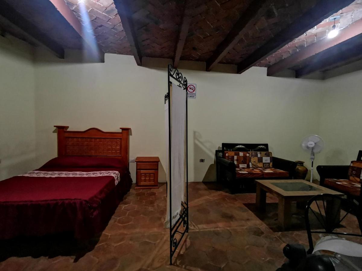 Хостел La Casa Del Abuelo Альенде Экстерьер фото