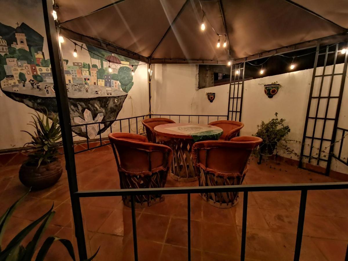 Хостел La Casa Del Abuelo Альенде Экстерьер фото