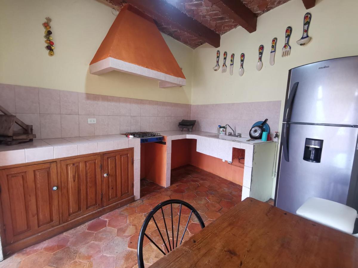 Хостел La Casa Del Abuelo Альенде Экстерьер фото